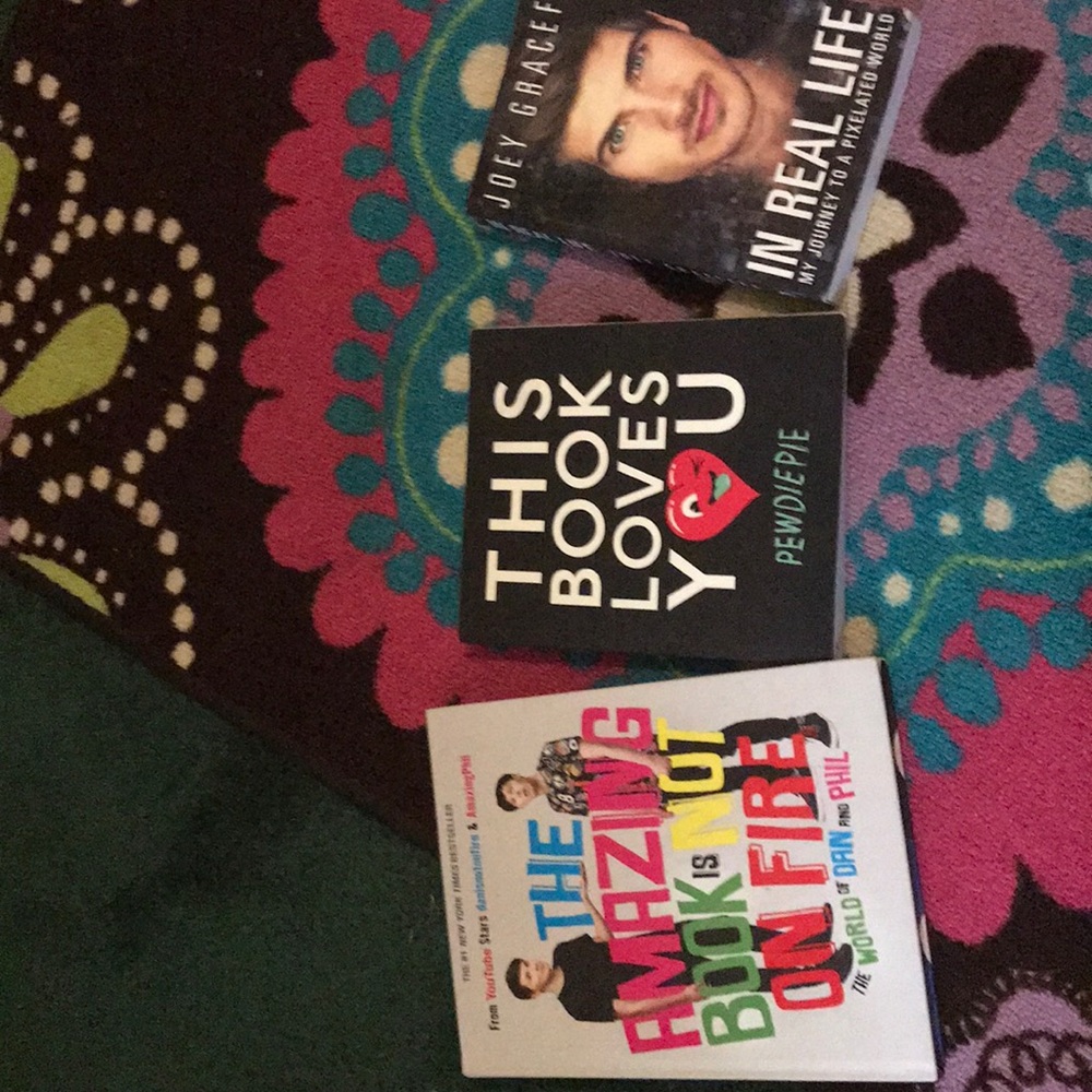YouTuber Book Bundle! 📘💙